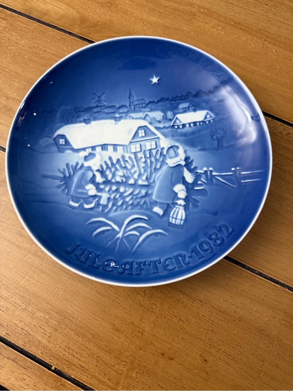 Royal Copenhagen  1982 Jul-Aften ‘The Christmas Tree’ Porcelain Plate 7”